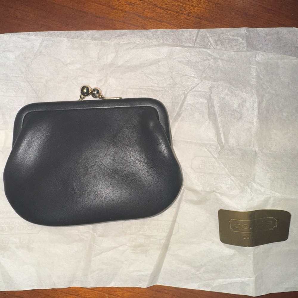 COACH Vintage Kisslock Change Purse in Black EUC